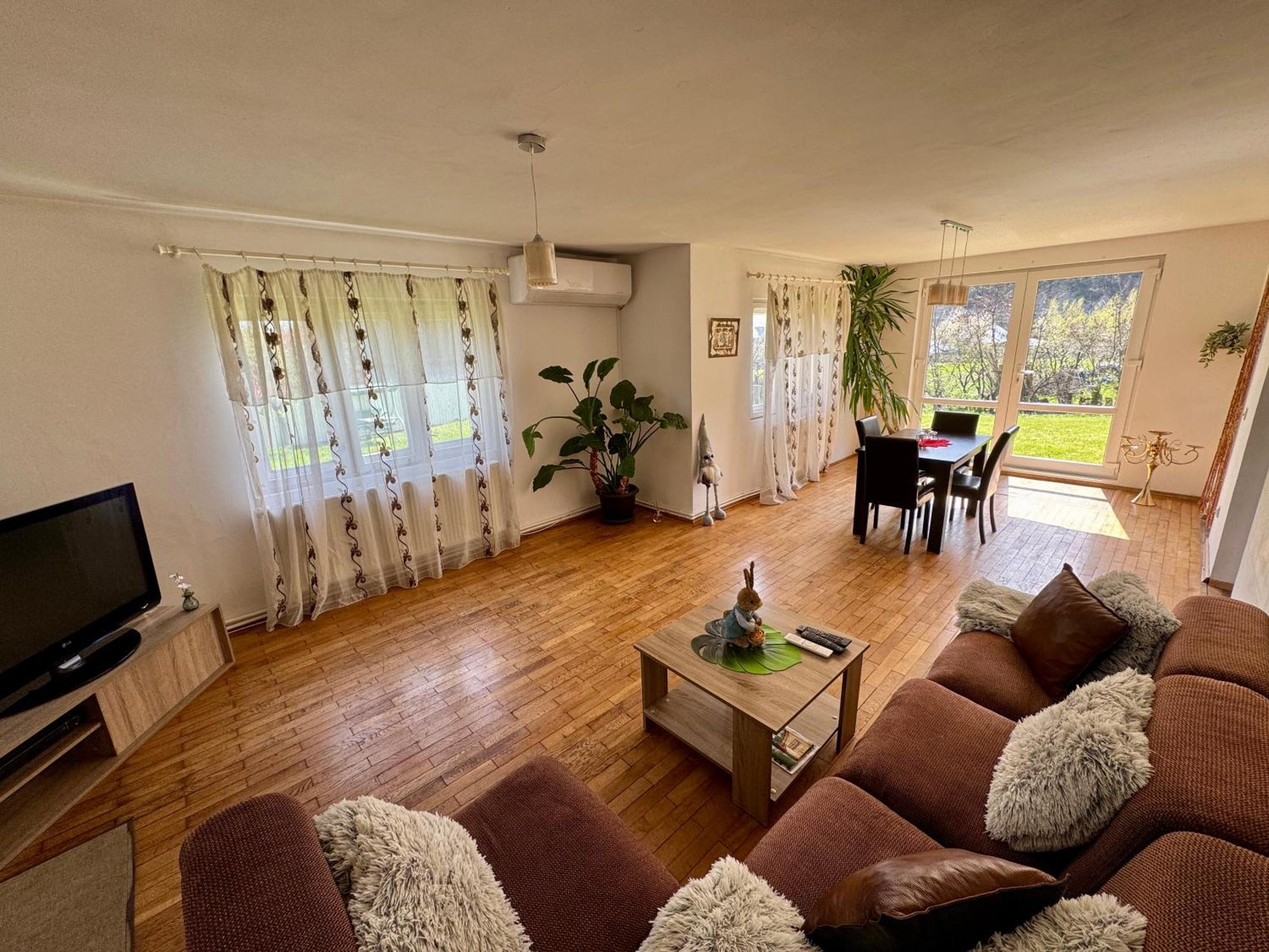 Vila Cozy, Panorama Superba, Gratar Si Relaxare Пьятра-Нямц Экстерьер фото